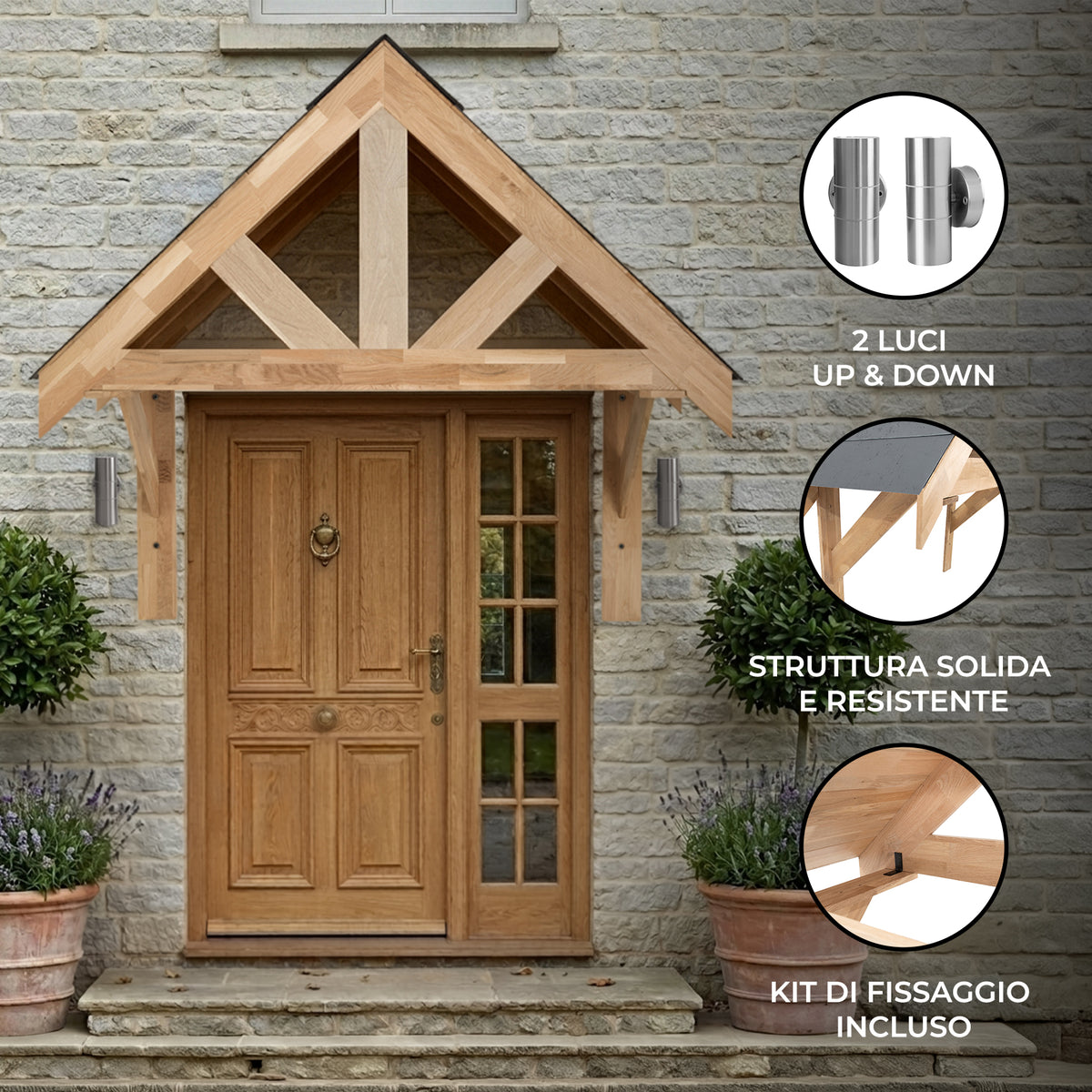 Porta d'ingresso in legno massello con tetto a capanna, dettagli in legno chiaro, piante in vaso ai lati e luci decorative