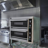 Forno professionale KuKoo per pizza e panificazione, con doppia camera, struttura in acciaio inox, design moderno e controlli intuitivi