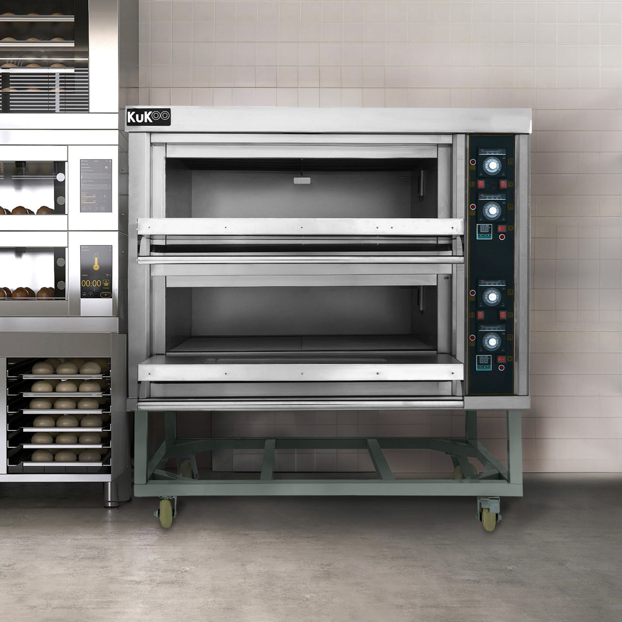 Forno professionale KuKoo per pizza e panificazione, struttura in acciaio inox, doppia camera, controlli laterali, ruote per mobilità