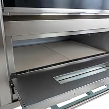 Forno professionale in acciaio inox con ripiani in ceramica, design moderno e finitura lucida, ideale per la cottura di pizze e pane