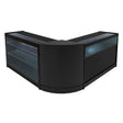 Bancone negozio angolare Triton K1200 B1200 e CM60, finitura nera elegante, vetri trasparenti e ripiani interni luminosi