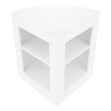 Bancone negozio angolare bianco con ripiani interni, design moderno e finitura liscia, ideale per esposizione prodotti