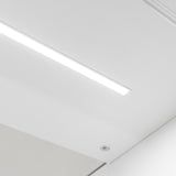 Set banconi negozio Luna LED bianco con linee sottili, superficie liscia e illuminazione uniforme per un'atmosfera moderna e accogliente