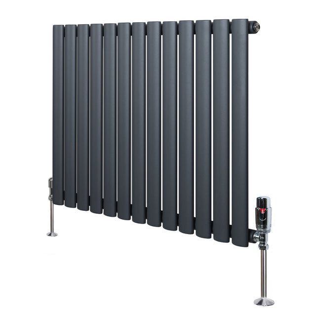 Radiatore ovale a colonna singola orizzontale antracite, con finitura liscia e valvole, misura 600 x 780 mm, design moderno e elegante