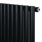 Radiatore ovale a colonna singola orizzontale, 600 x 1020 mm, finitura nera opaca con valvole metalliche lucide e tubi cilindrici eleganti
