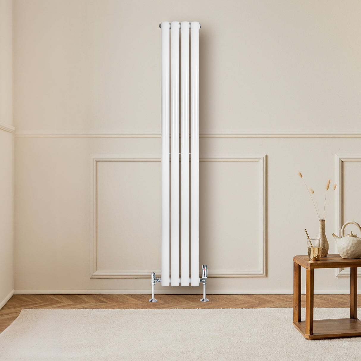 Radiatore ovale a colonna singola verticale bianco, dimensioni 1600 x 240 mm, con valvole, posizionato in un ambiente elegante e luminoso