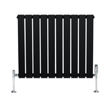 Radiatore piatto monocolonna nero, 600 x 700 mm, con finitura liscia e valvole cromate, ideale per ambienti moderni e minimalisti