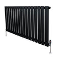 Radiatore piatto monocolonna nero, con finitura liscia, dimensioni 600 x 1190 mm, dotato di valvole e supporti metallici eleganti