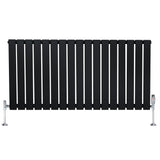 Radiatore piatto monocolonna nero, con finitura liscia e linee moderne, dotato di valvole cromate ai lati per un design elegante
