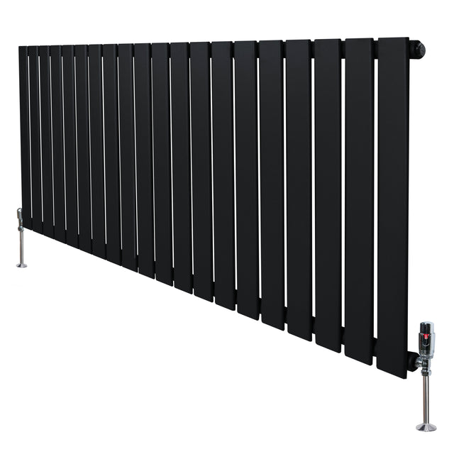 Radiatore piatto monocolonna nero, 600 x 1400 mm, con finitura liscia e valvole, design moderno e lineare per interni eleganti