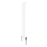 Radiatore piatto monocolonna bianco, 1600 x 280 mm, con finitura liscia e valvole integrate, ideale per spazi moderni