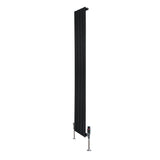 Radiatore piatto monocolonna nero, dimensioni 1600 x 280 mm, con finitura liscia e valvole eleganti, ideale per spazi moderni