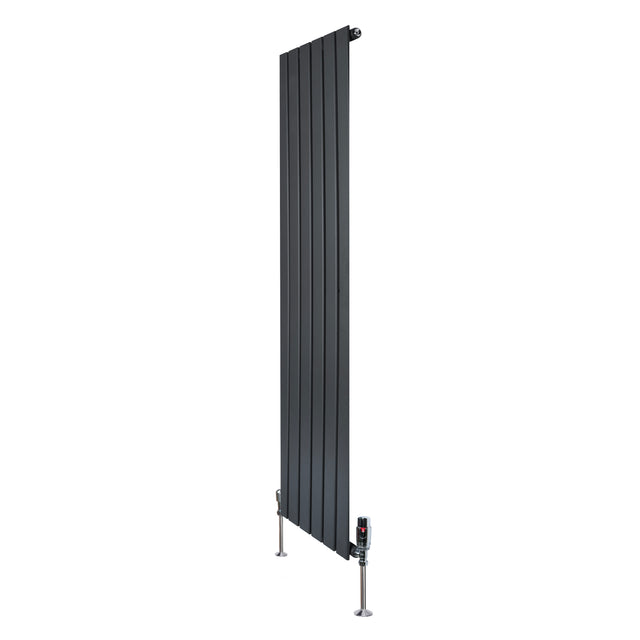 Radiatore piatto monocolonna grigio antracite, dimensioni 1600 x 420 mm, con finitura liscia e valvole integrate per un design moderno