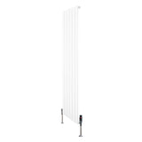Radiatore piatto monocolonna bianco, dimensioni 1600 x 420 mm, con finitura liscia e valvole di regolazione in metallo lucido