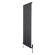 Radiatore piatto monocolonna grigio antracite, altezza 1600 mm e larghezza 560 mm, con finitura liscia e valvole integrate