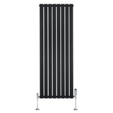 Radiatore piatto monocolonna nero, 1600 x 560 mm, con finitura liscia e valvole cromate, design moderno e lineare