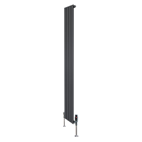 Radiatore piatto monocolonna grigio antracite, 1800 x 280 mm, con finitura liscia e valvole eleganti ai lati per un design moderno