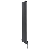 Radiatore piatto monocolonna grigio antracite, 1800 x 420 mm, con finitura liscia e valvole integrate per un design moderno ed elegante
