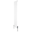 Radiatore piatto monocolonna bianco, 1800 x 420 mm, con finitura liscia e valvole in metallo lucido, design elegante e moderno