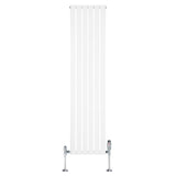 Radiatore piatto monocolonna bianco, altezza 1800 mm e larghezza 420 mm, con finitura liscia e valvole cromate ai lati