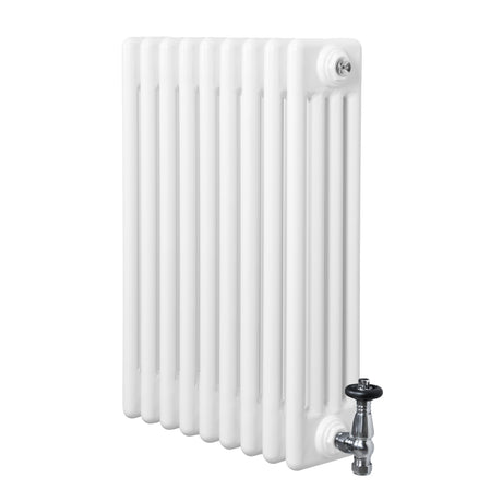 Radiatore tradizionale a 4 colonne, bianco lucido, con valvola cromata, design elegante e linee verticali, dimensioni 600 x 425 mm