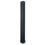 Radiatore tradizionale verticale a 4 colonne, finitura grigio antracite, design elegante e lineare, ideale per riscaldare spazi moderni