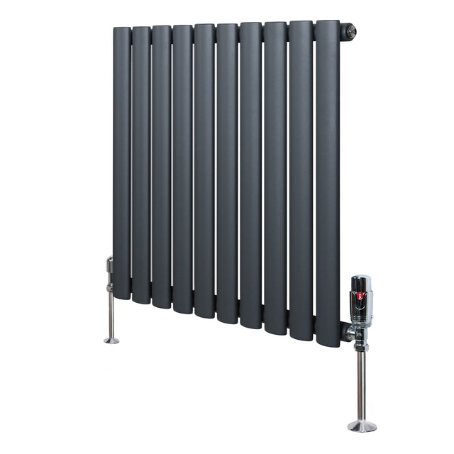Radiatore ovale a colonna singola orizzontale antracite, con finitura liscia e valvole, design moderno e linee eleganti