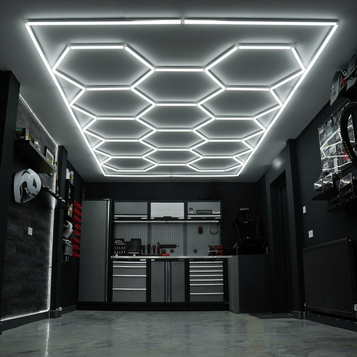 Luci LED Esagonali x 2 e Piastrelle Ventilate per Pavimento Garage con Bordi - 165 Grigie & 60 Nere