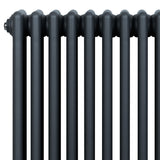 Radiatore tradizionale a 4 colonne in grigio antracite, con finitura opaca e superficie liscia, ideale per riscaldare ambienti eleganti