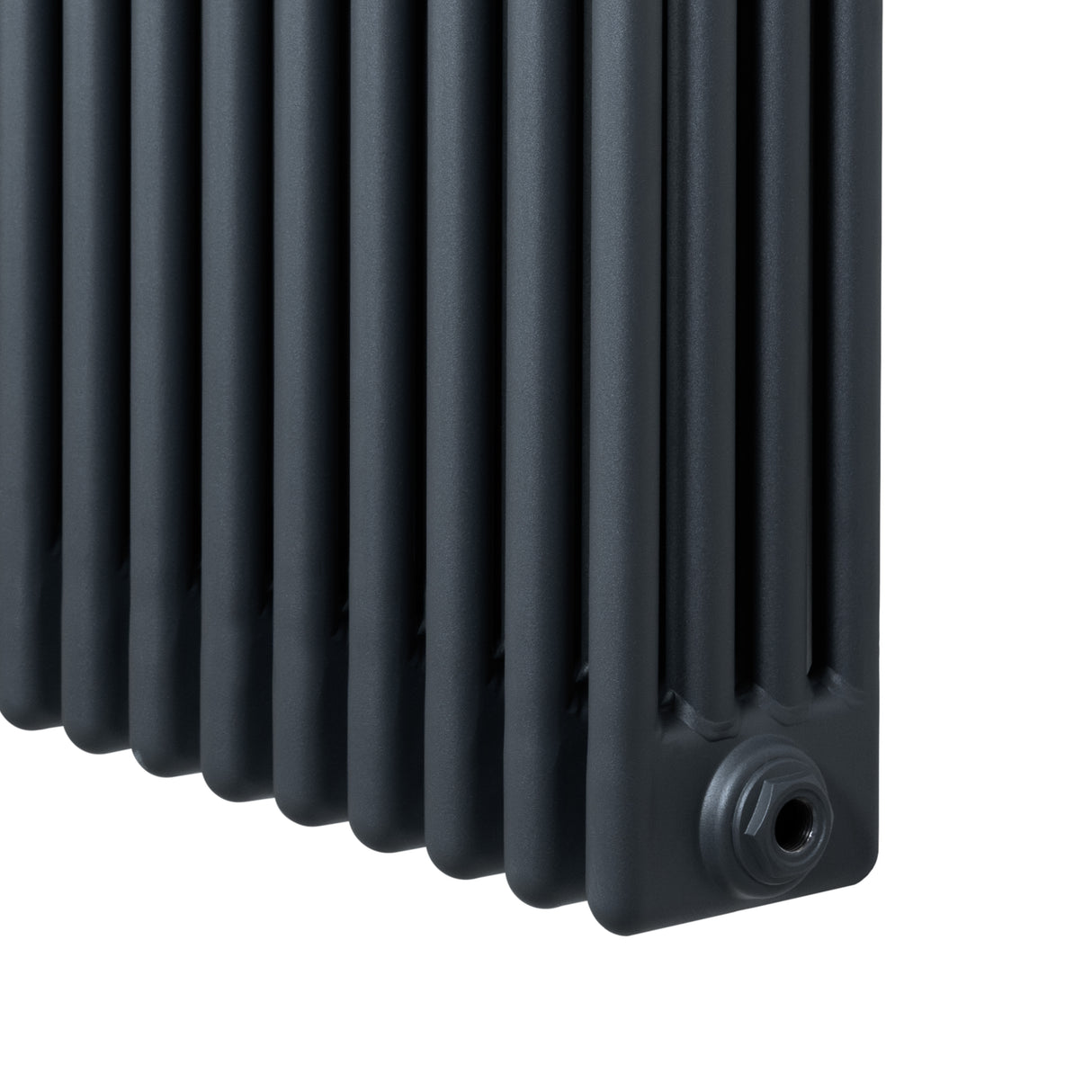 Radiatore tradizionale a 4 colonne in grigio antracite, con finitura liscia e design elegante, ideale per riscaldare ambienti moderni