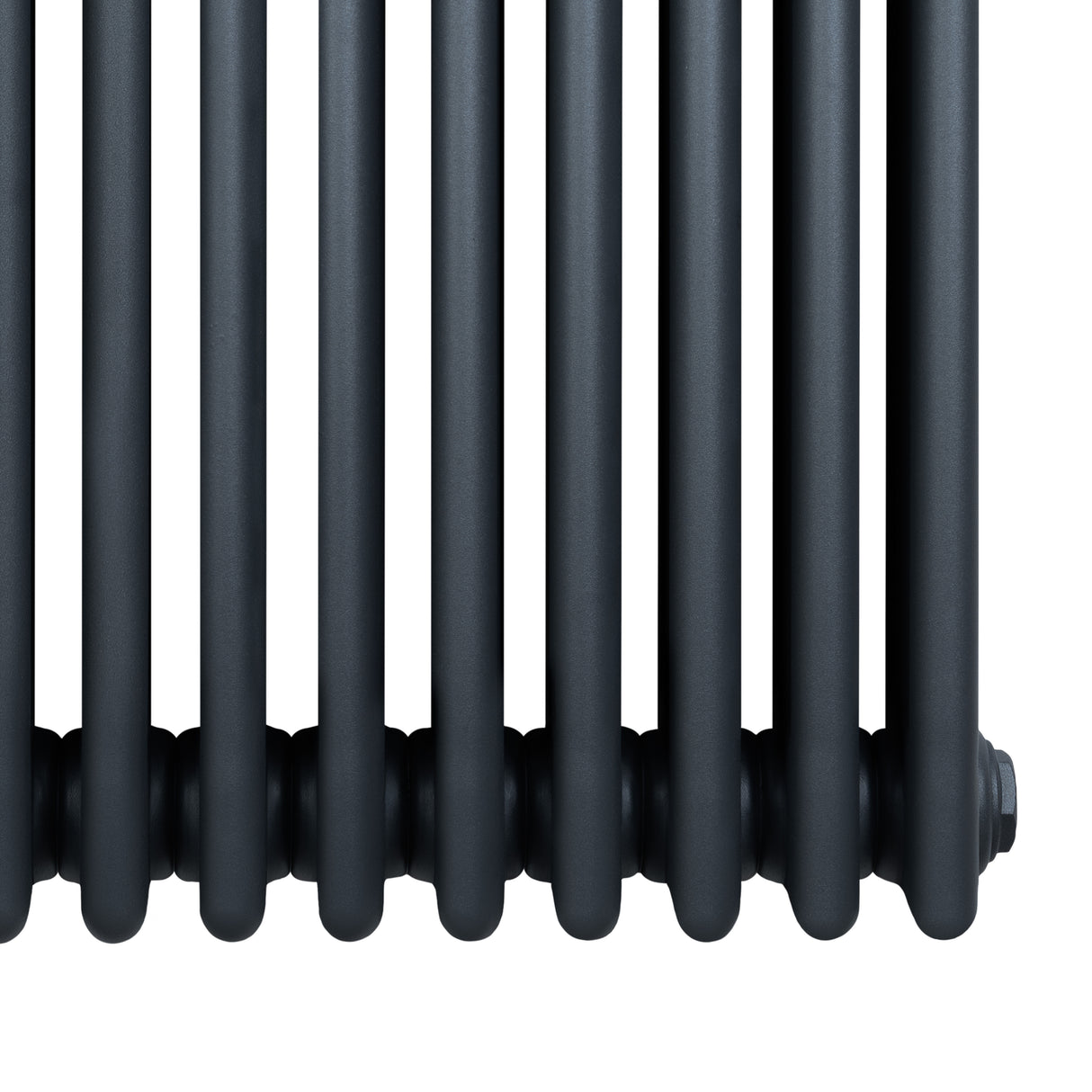 Radiatore tradizionale a 4 colonne in grigio antracite, con finitura opaca e linee eleganti, ideale per ambienti classici e moderni