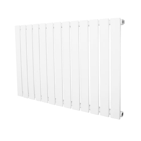 Radiatore piatto orizzontale bianco, dimensioni 600 x 910 mm, con design elegante e finitura liscia, ideale per riscaldare ambienti moderni