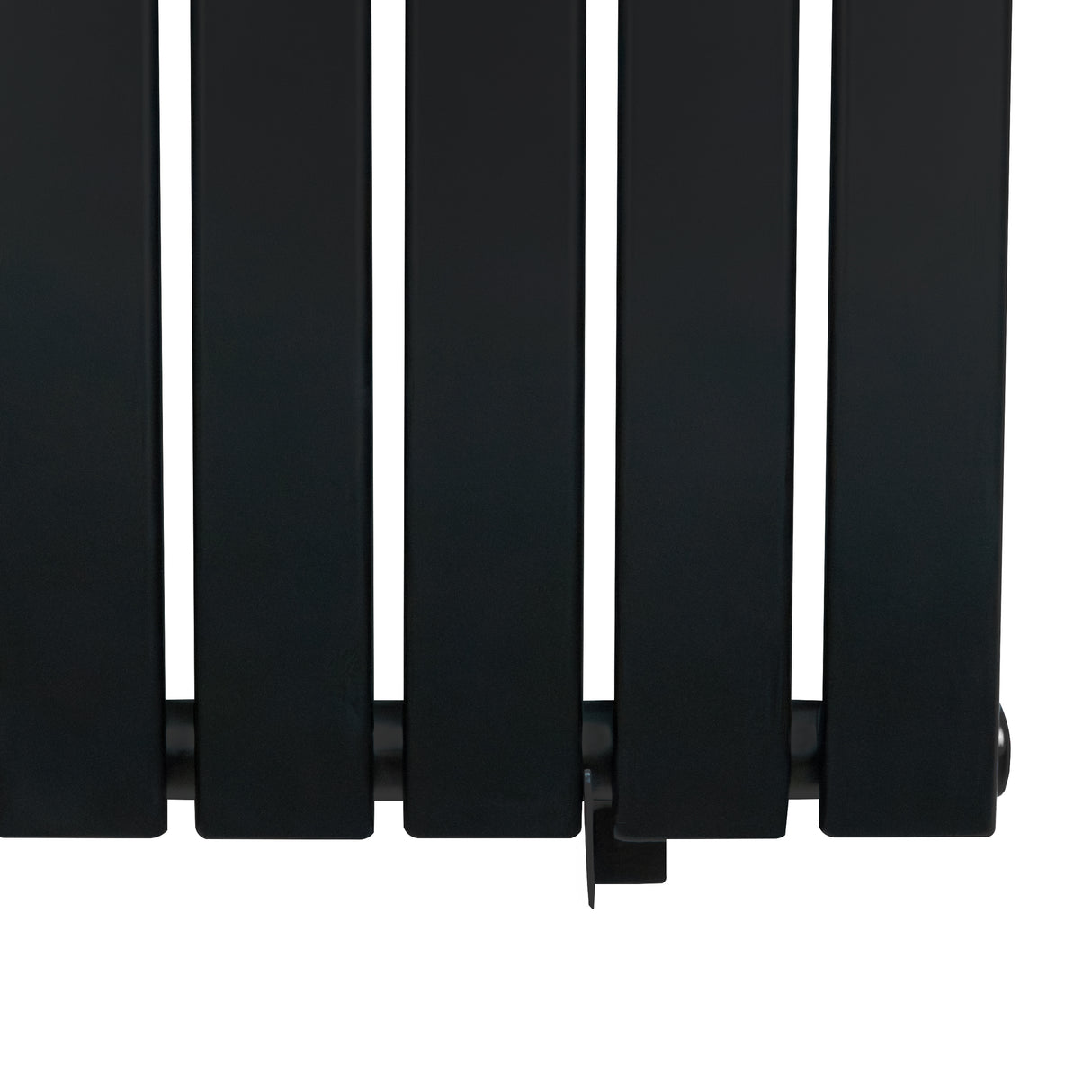 Radiatore piatto a colonna singola orizzontale 600 x 910 mm, finitura nera opaca, design elegante con pannelli lisci e lineari
