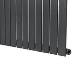 Radiatore piatto a colonna singola verticale antracite, 1600 x 280 mm, con finitura liscia e linee moderne per un design elegante
