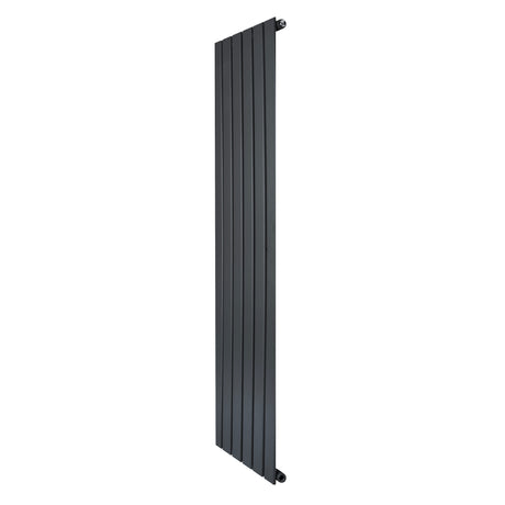 Radiatore piatto a colonna verticale 1600 x 420 mm in antracite, con finitura liscia e linee moderne per un design elegante