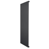 Radiatore piatto a colonna singola verticale 1600 x 560 mm, finitura antracite, design elegante con linee sottili e superficie liscia