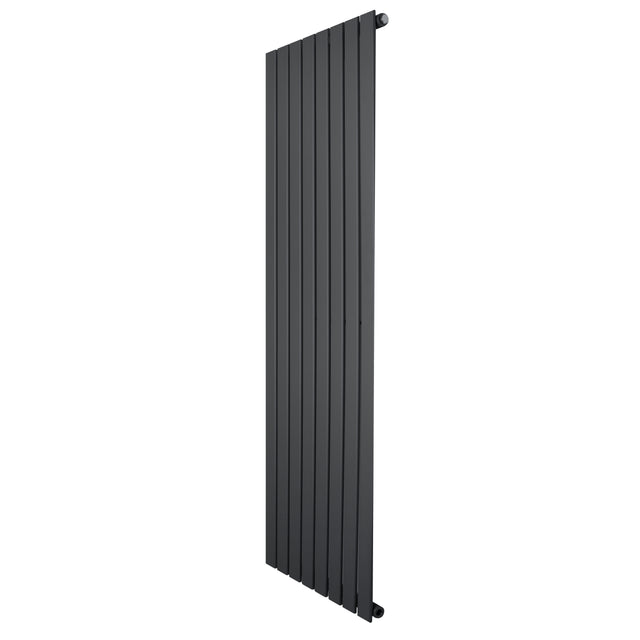 Radiatore piatto a colonna singola verticale 1600 x 560 mm, finitura antracite, design elegante con linee sottili e superficie liscia