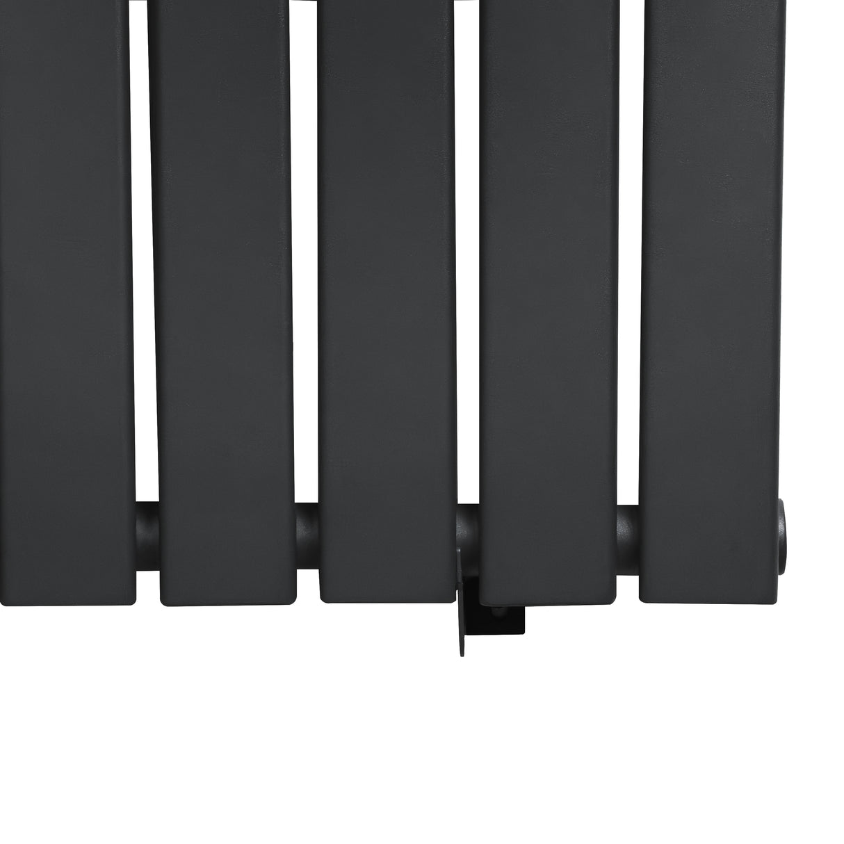 Radiatore piatto a colonna singola verticale 1600 x 560 mm in antracite, con finitura liscia e linee moderne, ideale per ogni ambiente