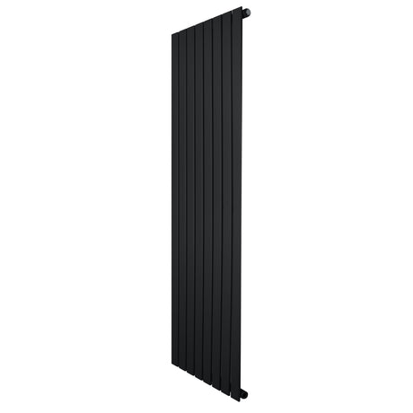 Radiatore verticale a colonna singola, 1600 x 560 mm, finitura nera opaca, design minimalista con linee pulite e texture liscia