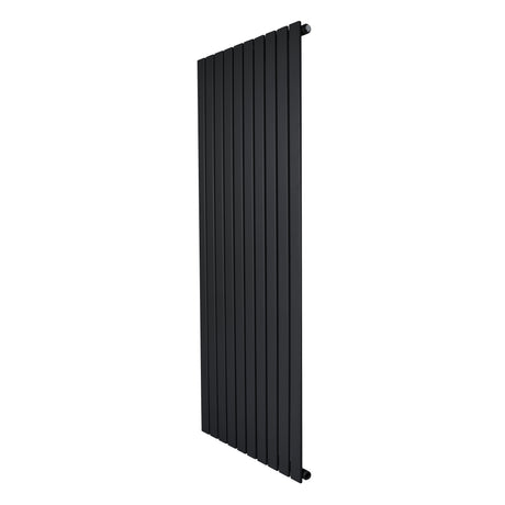 Radiatore piatto a colonna singola verticale, 1600 x 700 mm, finitura nera opaca, design elegante e lineare, ideale per spazi moderni