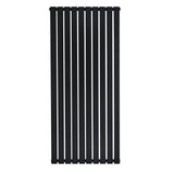 Radiatore piatto a colonna singola verticale 1600 x 700 mm, finitura nera opaca, design elegante con barre sottili e lineari