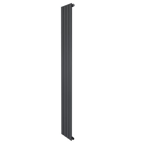 Radiatore piatto a colonna verticale di colore antracite, misura 1800 x 280 mm, con finitura liscia e design moderno e minimalista