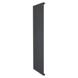 Radiatore piatto a colonna singola verticale 1800 x 560 mm in antracite, con finitura liscia e design moderno, ideale per spazi eleganti