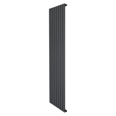 Radiatore piatto a colonna singola verticale 1800 x 560 mm in antracite, con finitura liscia e design moderno, ideale per spazi eleganti