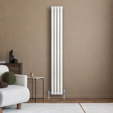 Radiatore ovale a colonna singola verticale bianco 1800 x 240 mm, elegante design moderno su sfondo neutro con arredo minimalista