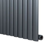 Radiatore ovale a colonna singola verticale 1800 x 360 mm, finitura antracite opaca con tubi lisci e design elegante