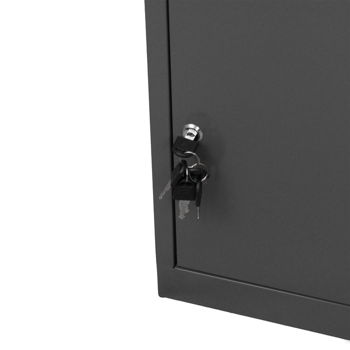 Armadietto metallico grigio scuro con serratura e chiavi pendenti, superficie liscia e angoli arrotondati per un design moderno