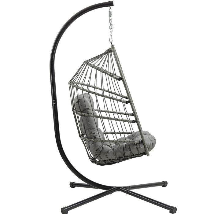 Amaca sospesa con struttura nera e cuscino grigio, design moderno e accogliente, ideale per rilassarsi all'aperto o in casa