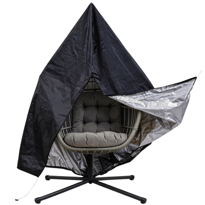 Poltrona a sospensione con cuscino grigio, coperta da un rivestimento nero e argento, con struttura metallica nera e design moderno