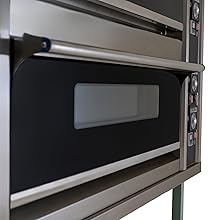 Forno a convezione in acciaio inox, con maniglie ergonomiche e pannello di controllo, design moderno e finitura lucida